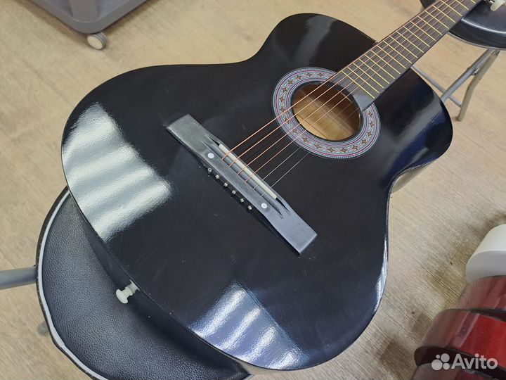 Гитара акустическая чёрная