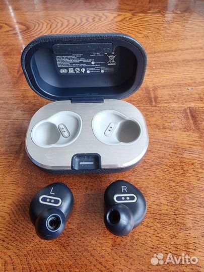 Bluetooth наушники bang olufsen e8 2.0