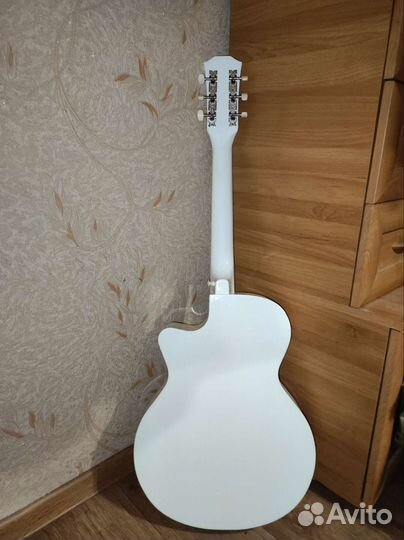 Акустическая гитара