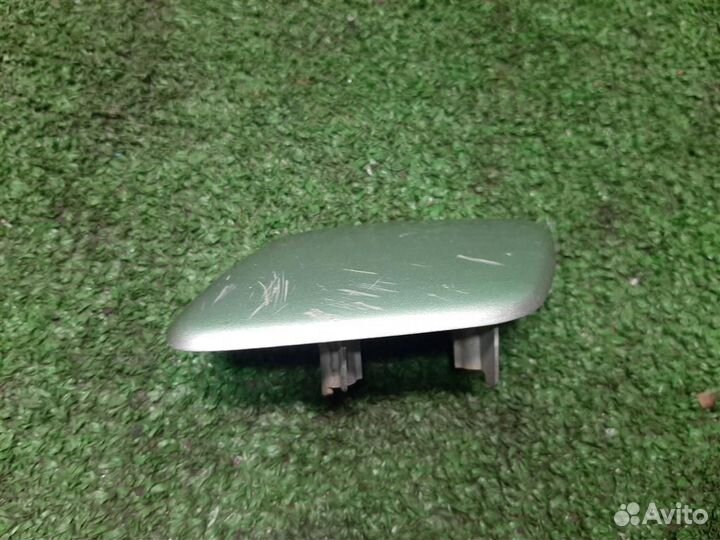 Крышка форсунки омывателя фар левая Mitsubishi Gr