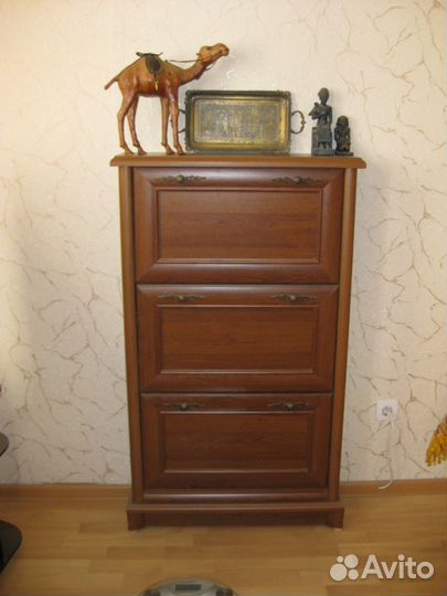 Верблюд кож., поднос антик., 2 статуэтки фараонов