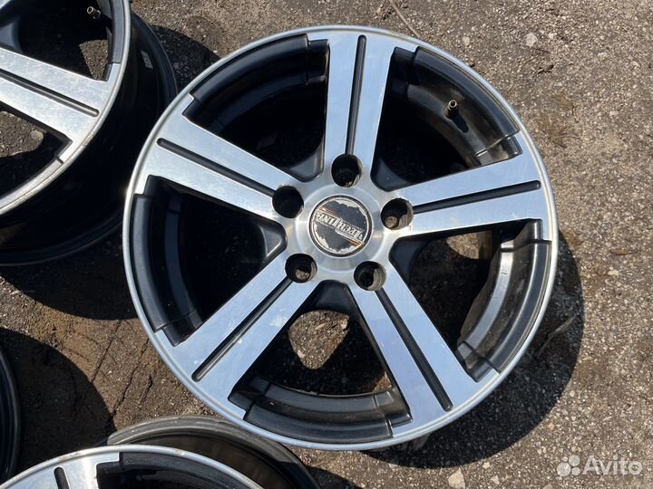 Литые Диски R15 Tech Line TL503 5x114.3 D66.1 ET43