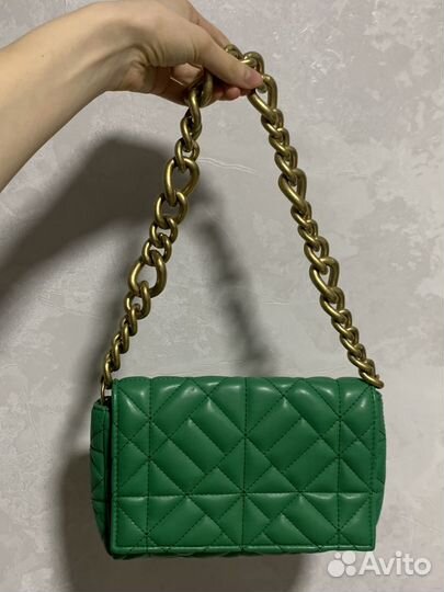 Сумка zara зеленая с цепью