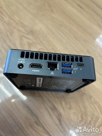 Intel NUC nuc8bek