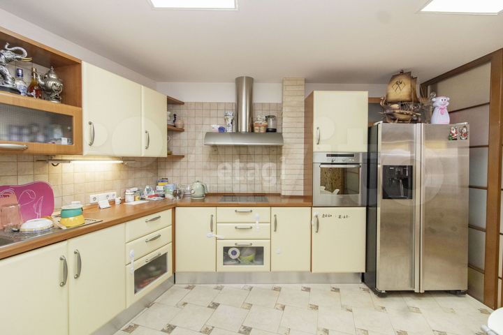 3-к. квартира, 144 м², 3/7 эт.