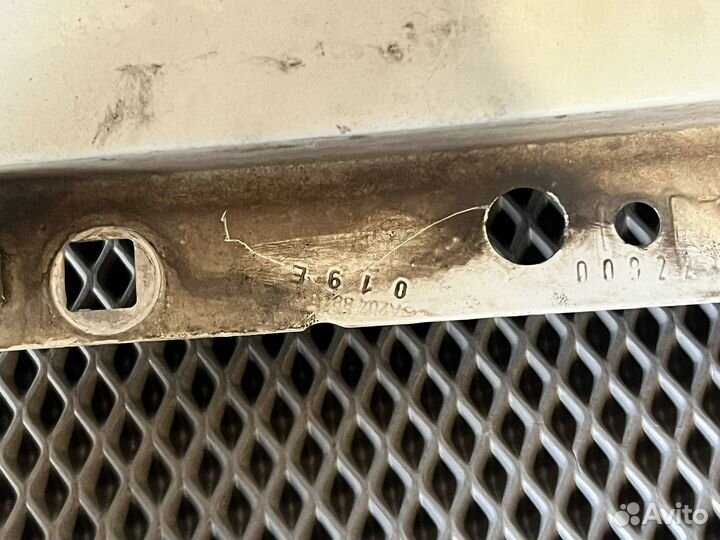 Левое крыло Mercedes w204