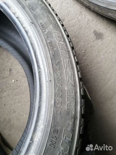 Bridgestone Blizzak LM-25 225/45 R17