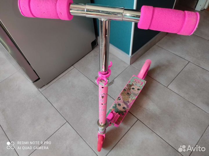 Самокат со светящимися колесами LoL. Б/У