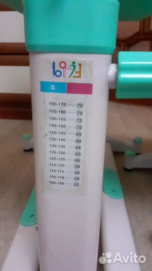 Школьная парта и стул