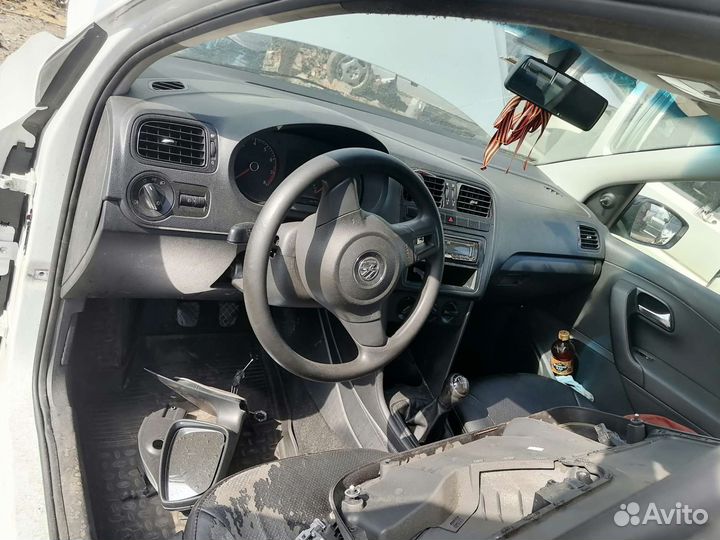 Средняя стойка polo 5