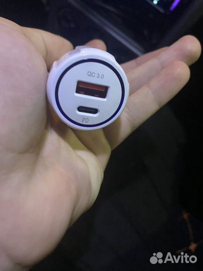 Автомобильное зарядное устройство для телефона