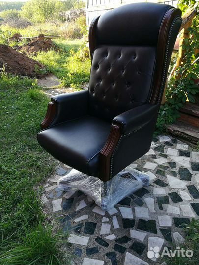 Кресло кожаное