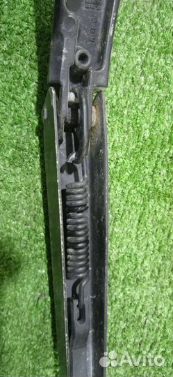 Поводок стеклоочистителя передний правый Nissan