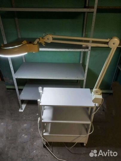 Лампа- лупа, столик косметолога