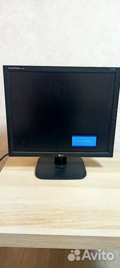 Монитор LG 19