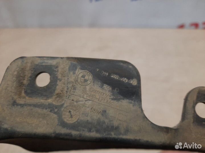 Брызговик правый Bmw 630 E63 N52B30A 2007