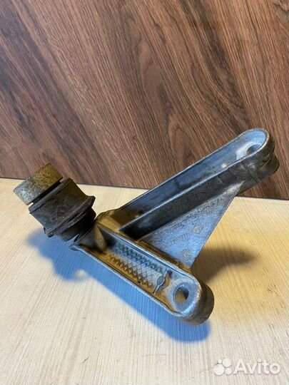 Кронштейн кпп левый Nissan Qashqai J10