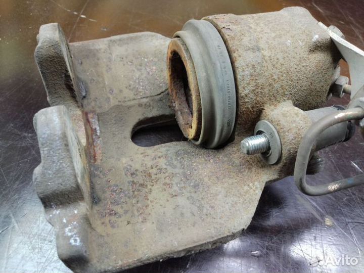 Суппорт тормозной передний левый Audi A4 B6 3190