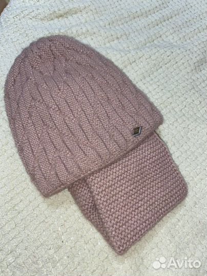 Женская шапка со снудом