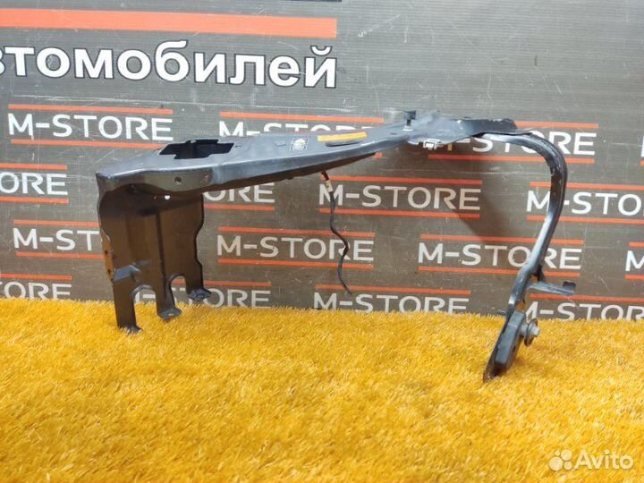 Кронштейн фары передний левый Mercedes-Benz