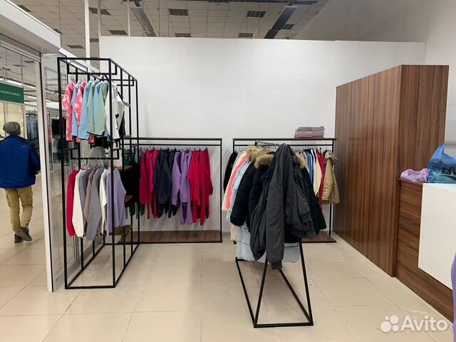 Торговое оборудование для магазина одежды
