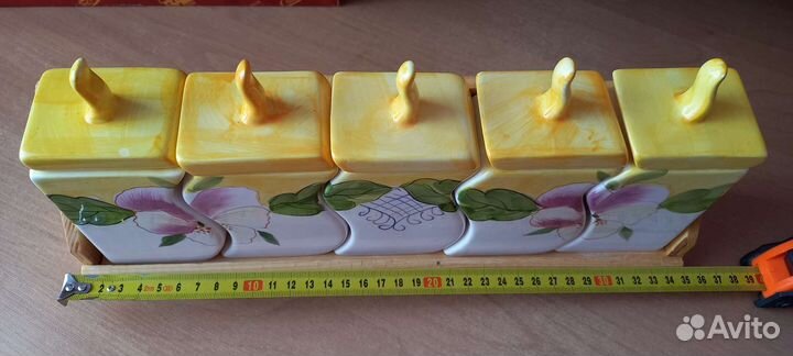 Набор для кухни новый, 5 ёмкостей на полочке