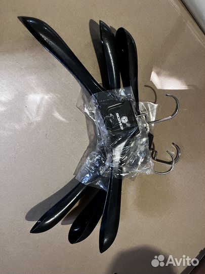 Плечики на вешалку одежды пластиковые фирменные