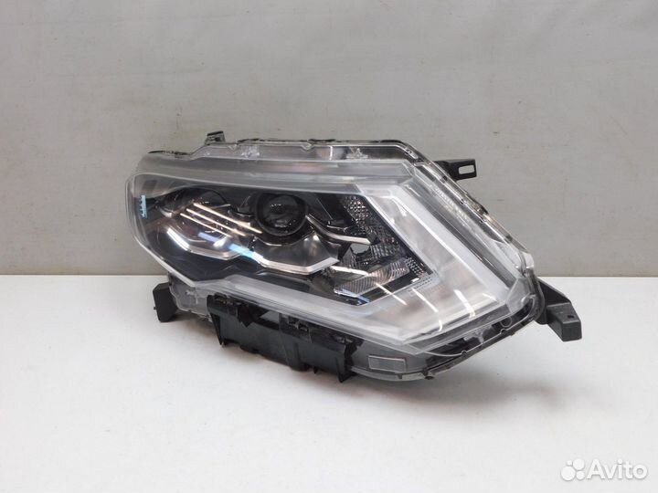 Фара правая Nissan X-Trail