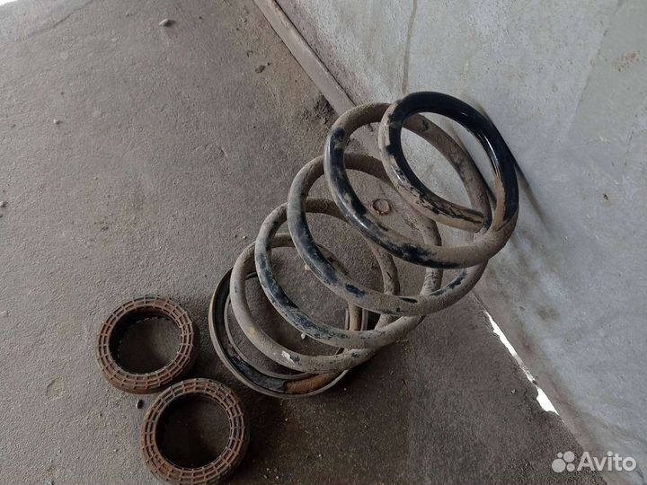 Пружина передняя правая Luxgen 7suv