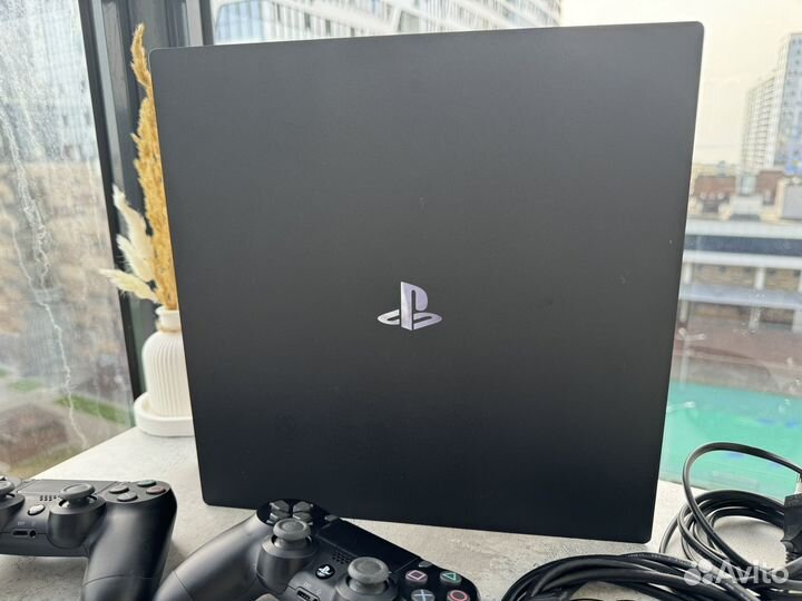 Sony playstation 4 pro 1tb 2 джостика