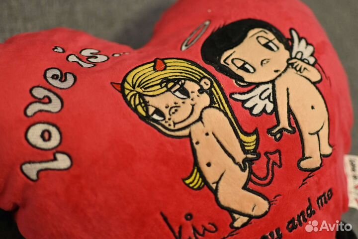 Подушка love is