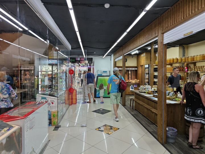 Сдам торг. пом. 25 м², на входе в ТЦ Эдинбург