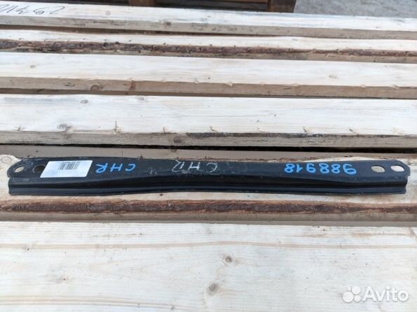 Лыжа кронштейн подрамника Toyota C-HR