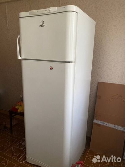 Холодильник indesit