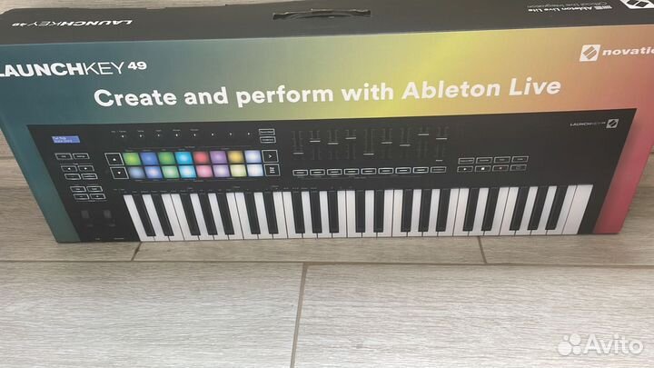 Миди клавиатура Novation Launchkey 49 mk3