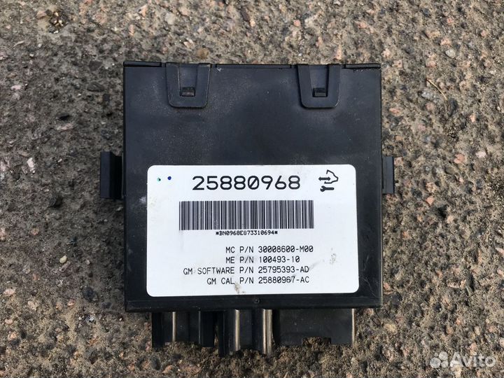 Блок управления задней двери Chevrolet Tahoe III