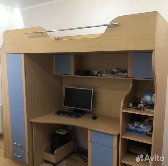 Кровать-чердак со столом