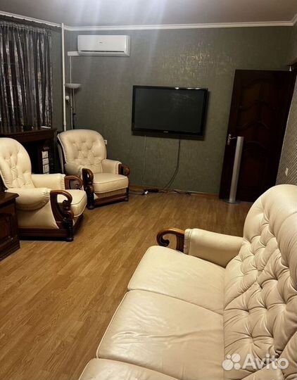 Кожаное кресло белое бу