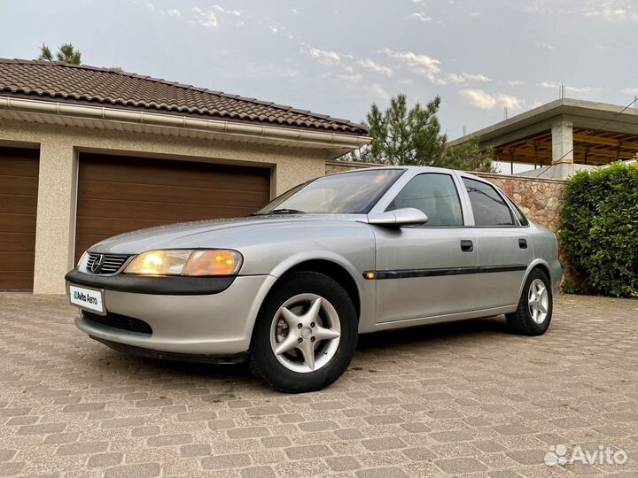 Opel Vectra 1.8 AT, 1998, 300 000 км