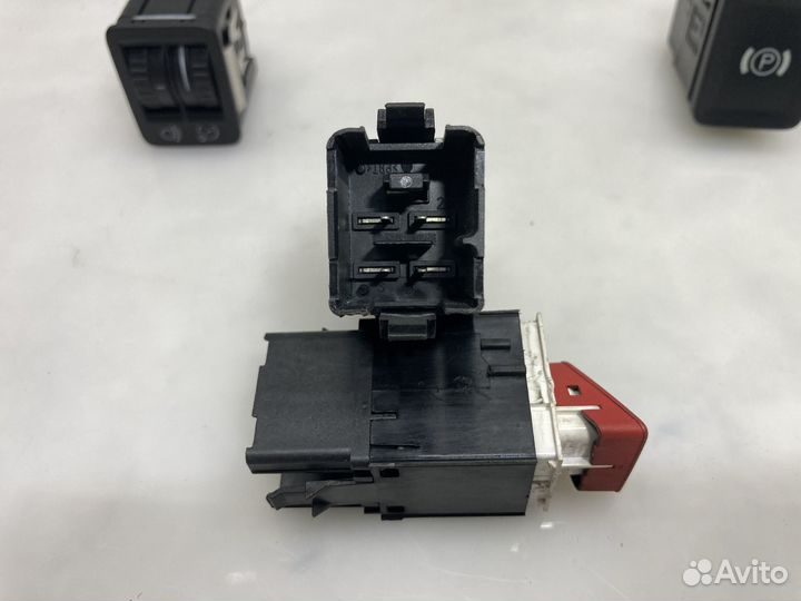 Кнопка Volkswagen Passat B6 / CC