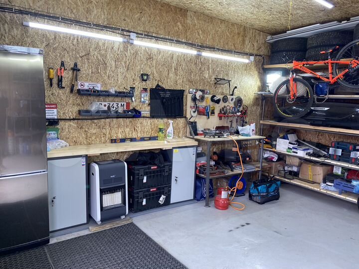 Гараж, > 30 м²