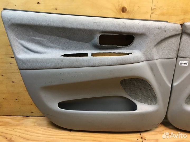 Обшивка двери toyota nadia