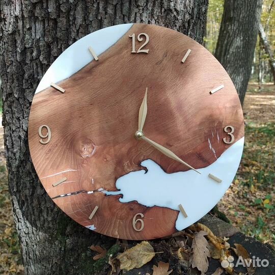 Часы из эпоксидной смолы от производителя