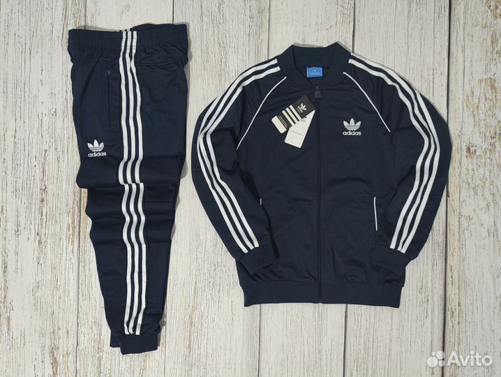 Спортивный костюм adidas