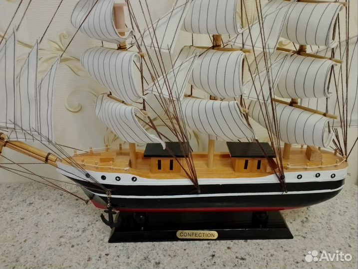 Модель корабля из дерева
