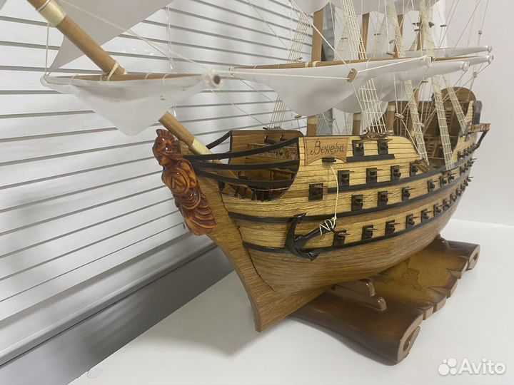 Модель парусника из дерева