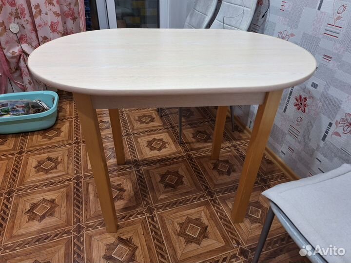 Стол кухонный