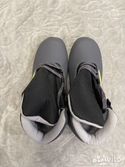 Комплект беговых лыж новый