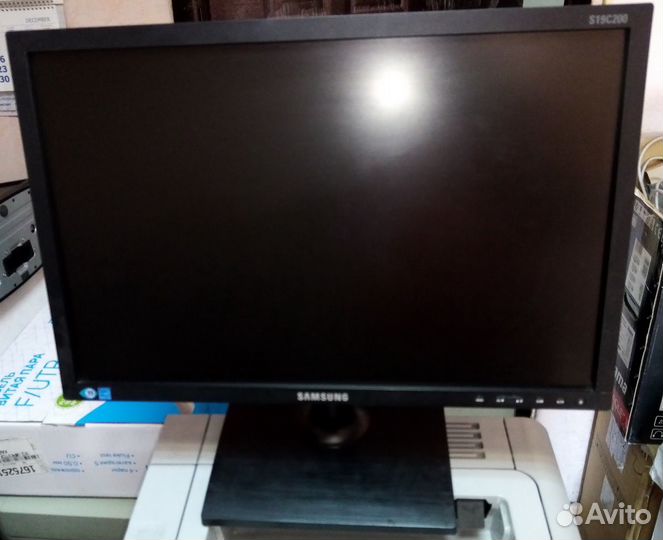 Монитор Samsung S19C200