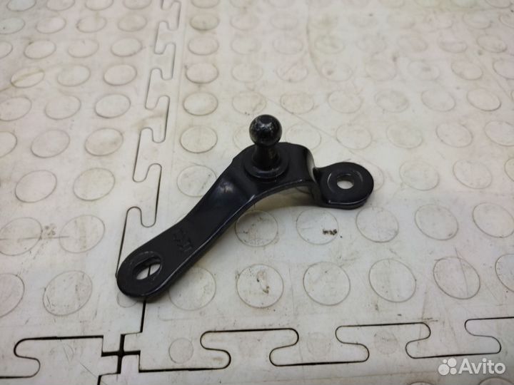 Кронштейн амортизатора задний правый Lexus Rx 4